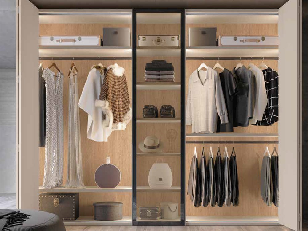 Puedes personalizar el interior de tu armario de puertas plegables de la colección Mistura de García Sabaté