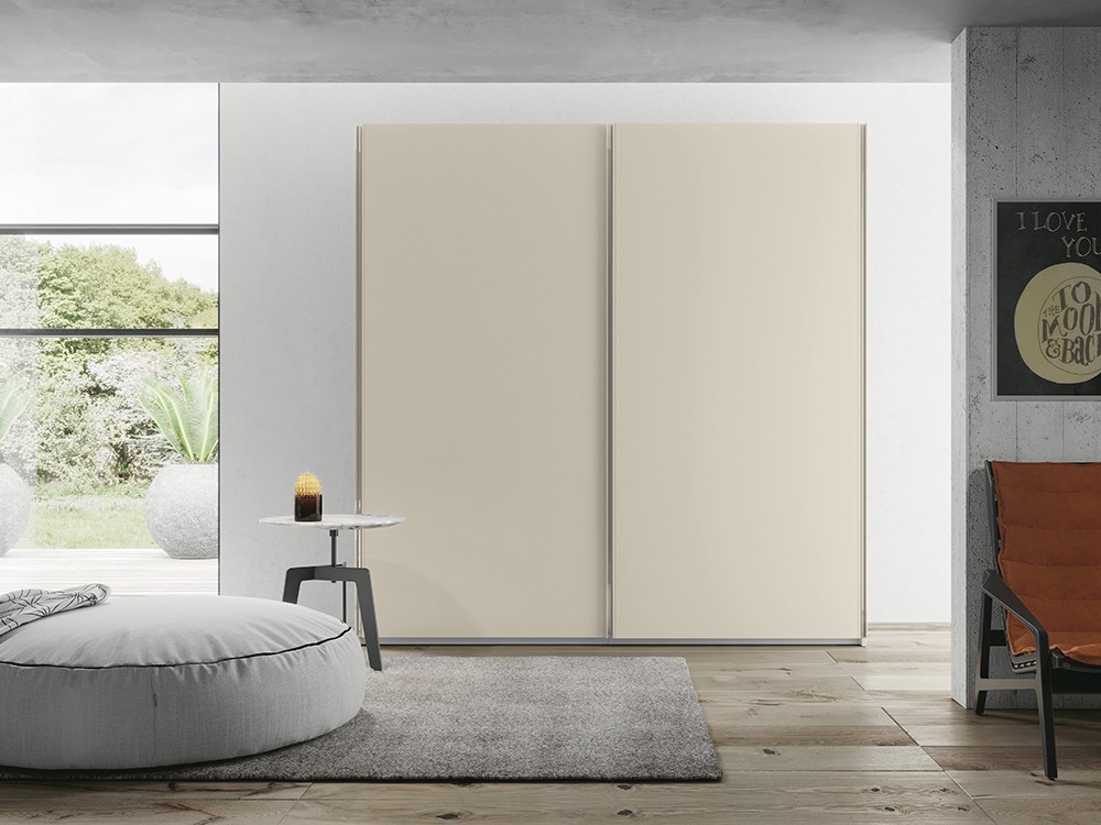 Armario a medida con puertas correderas exterior Persa laca de la colección Misura de García Sabaté