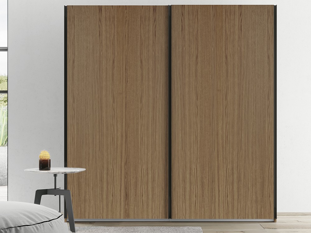 Interior con accesorios y luz led Persa Misura de García Sabaté