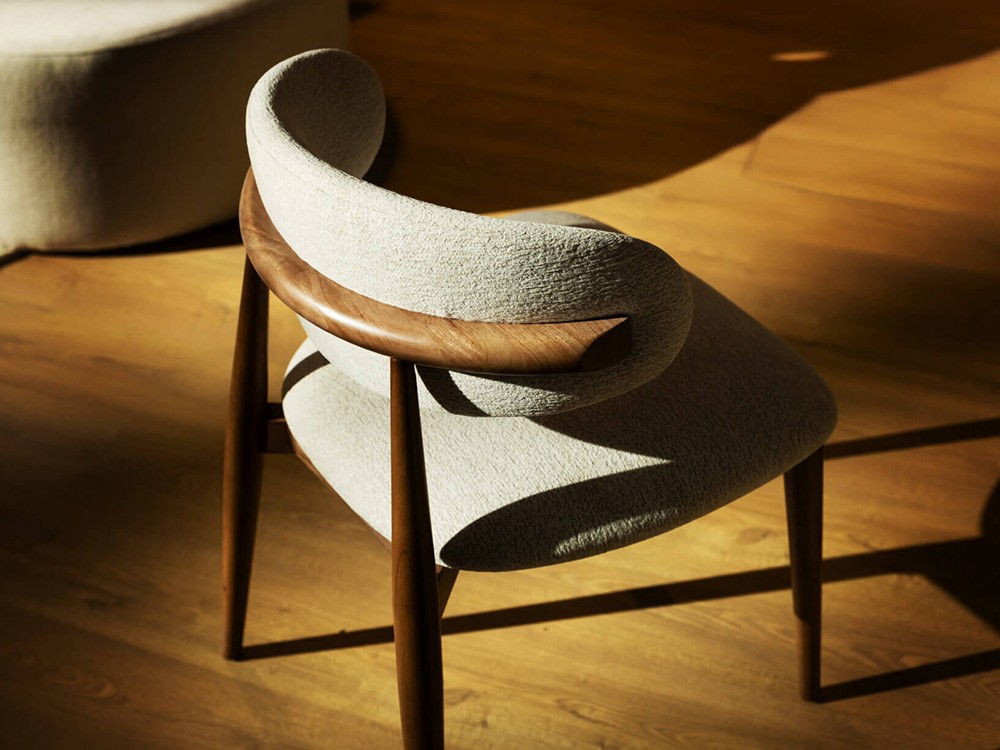 combina la silla de comedor Selen con otros muebles de la colección Everyday Mediterranean de Unika