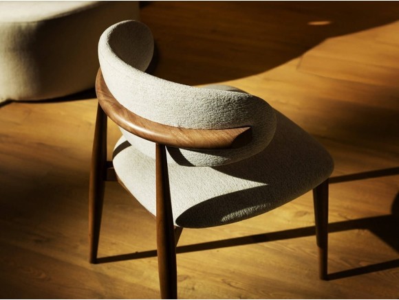 combina la silla de comedor Selen con otros muebles de la colección Everyday Mediterranean de Unika