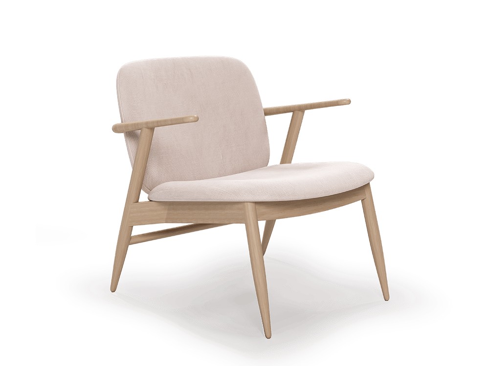 Butaca Lys con estructura de madera y tapizada de Unika