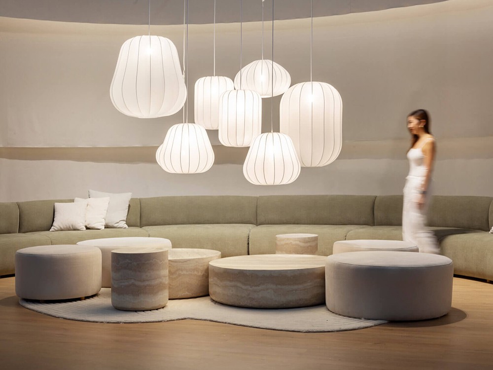 Combina el puf Agatha con otras piezas de la colección unika everyday mediterranean