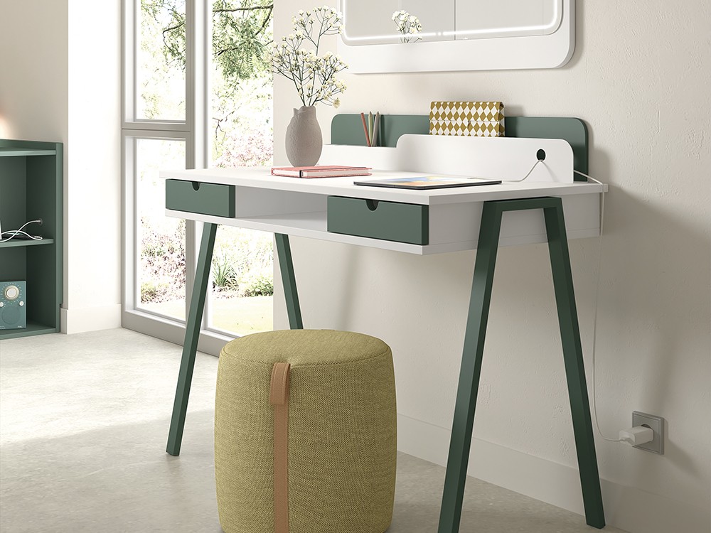 Escritorio con cajones de la zona de estudio del dormitorio AD050 de Glicerio Chaves