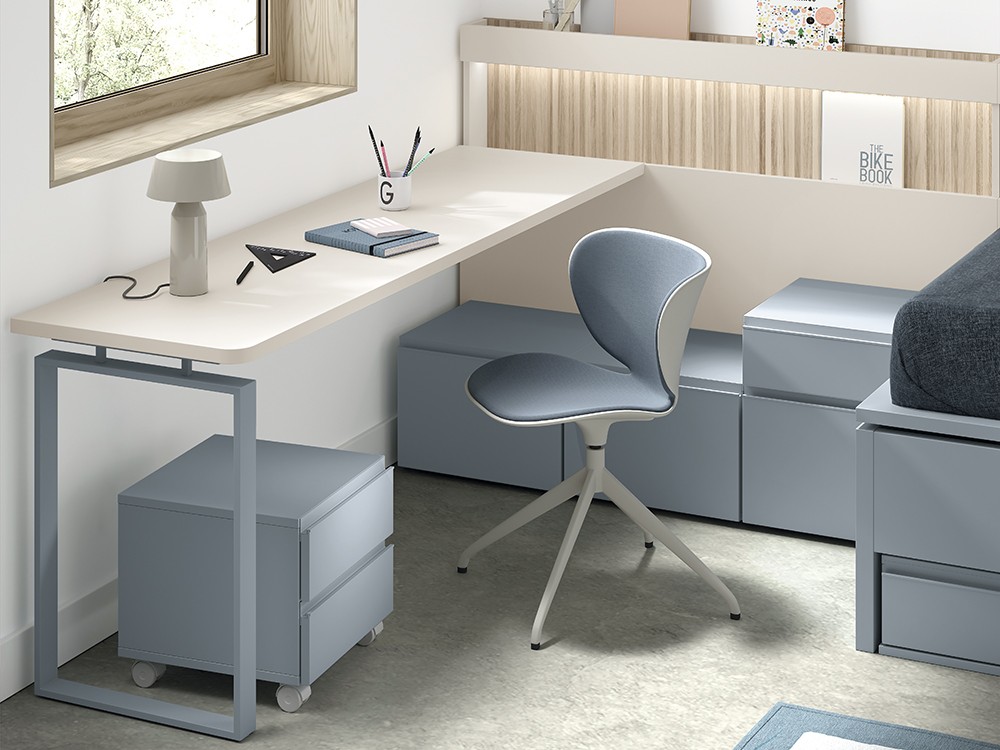 Zona de estudio con cajonera con ruedas de la composición Advance Formas 054 de Glicerio Chaves