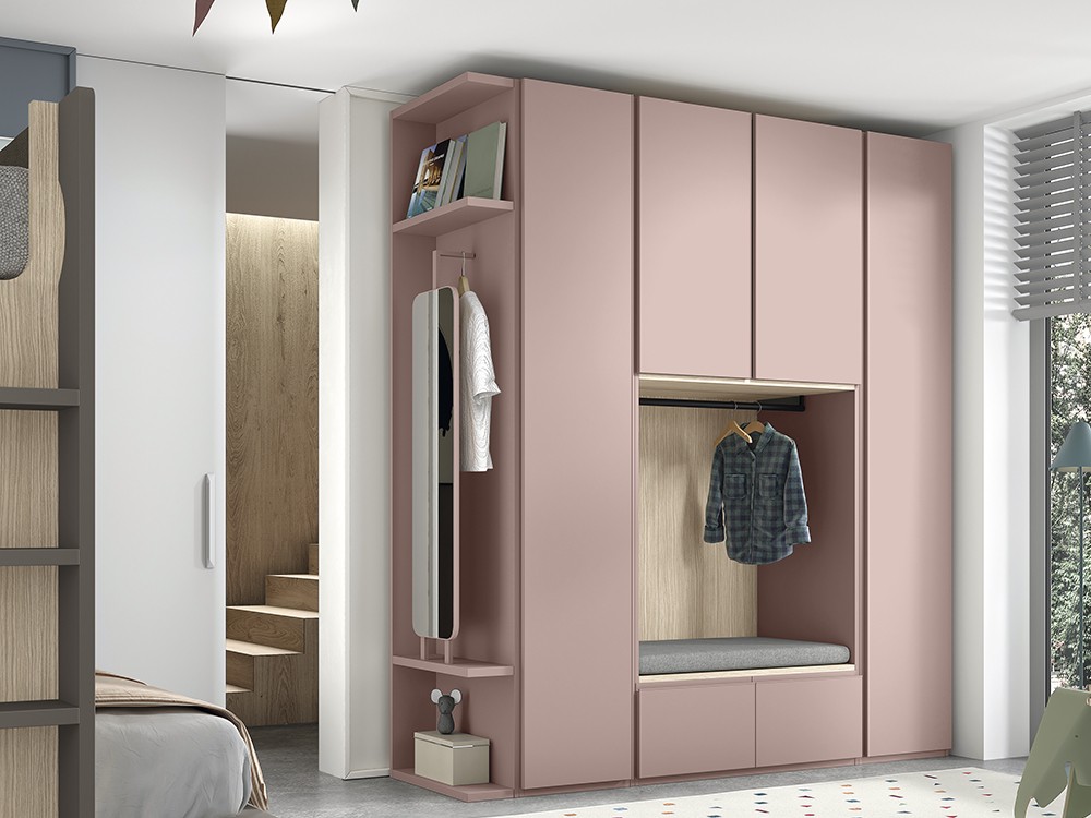 Armario con interior con barras y asiento con dos contenedores AD065 de Glicerio Chaves