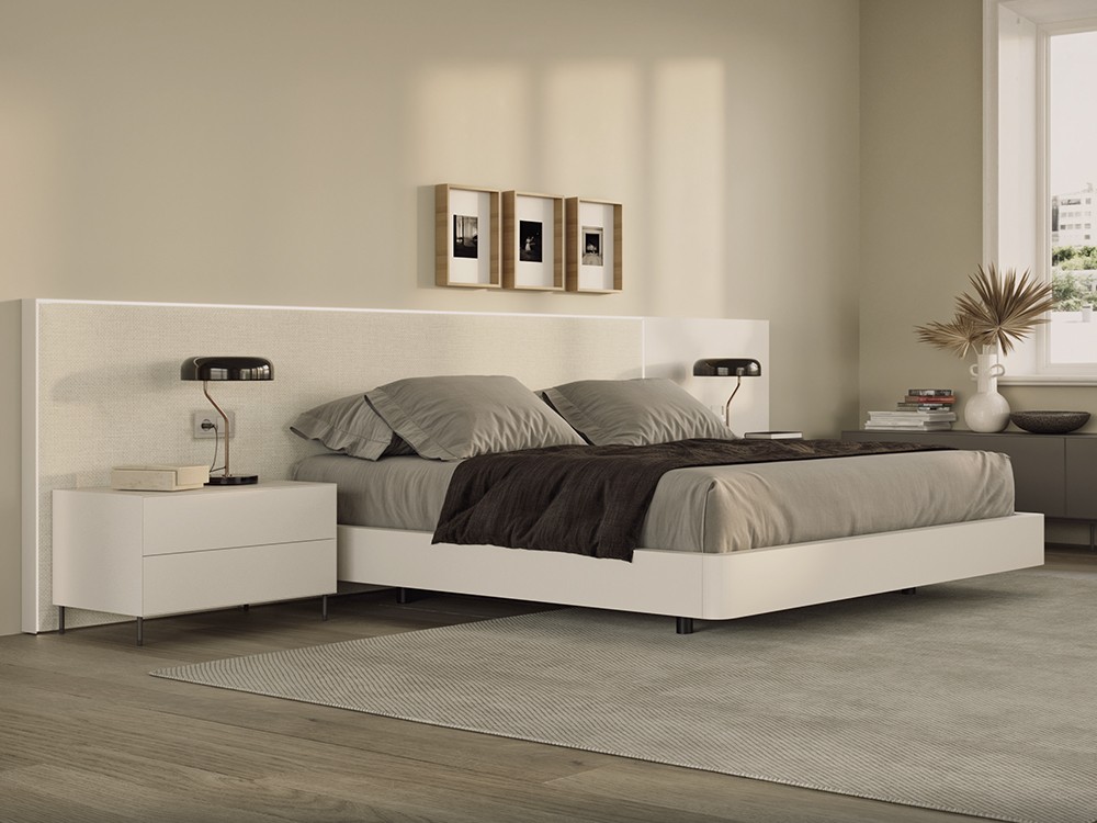 Dormitorio con cabecero corrido tapizado Mitra con luz led Night Collection de Besform