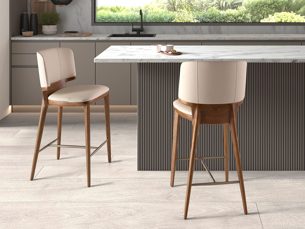 Tapizado en una polipiel crema, taburete 4208 de Ángel Cerdá