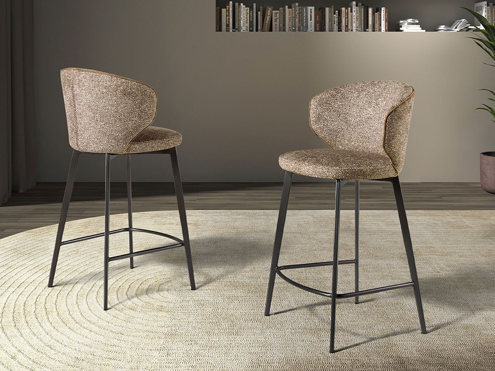 Diseño vanguardista y cuidados materiales de la colección Ángel Cerdá, taburete 4241