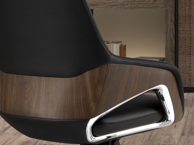 Detalles de la silla 4210 de Ángel Cerdá