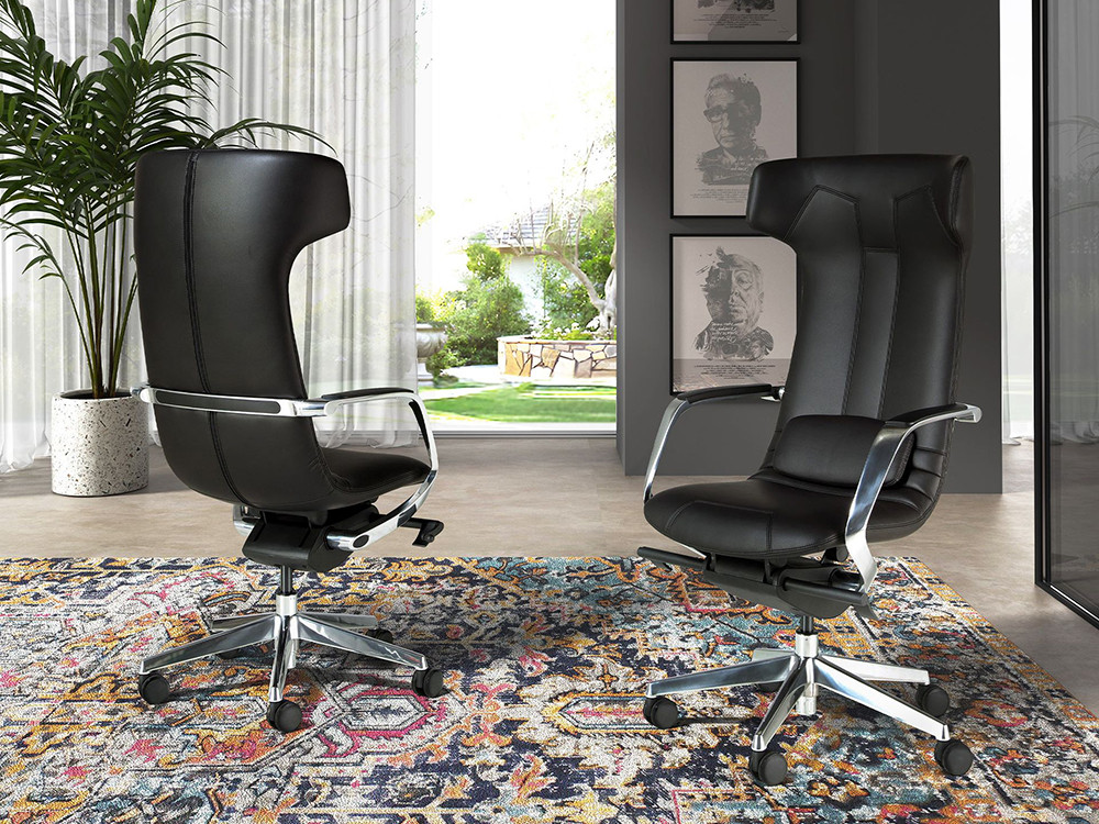 Tapizado en polipiel negra, sillón 4215 de Ángel Cerdá