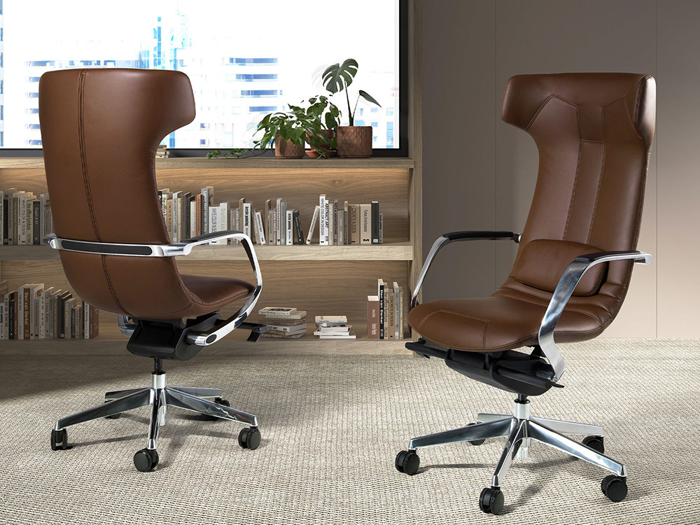 Tapizado en polipiel negra, sillón 4216 de Ángel Cerdá