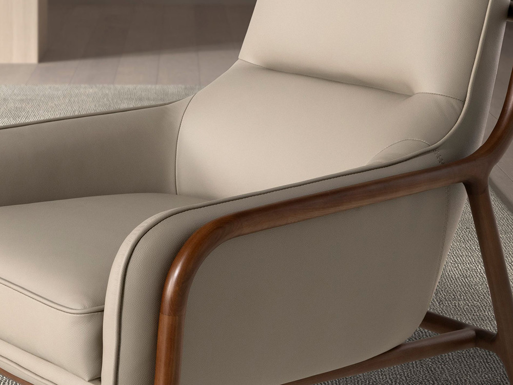 Detalle del tapizado en piel natural color visón del sillón 5177 de Ángel cerdá