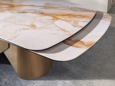 Detalle del sobre y las patas de la mesa 1176 de Ángel Cerdá