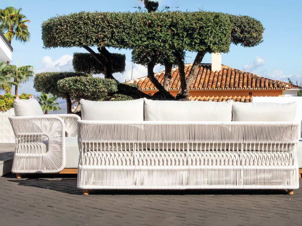 Compuesto por sofá de tres plazas, dos sillones y mesa de centro Dubai de Majestic Garden