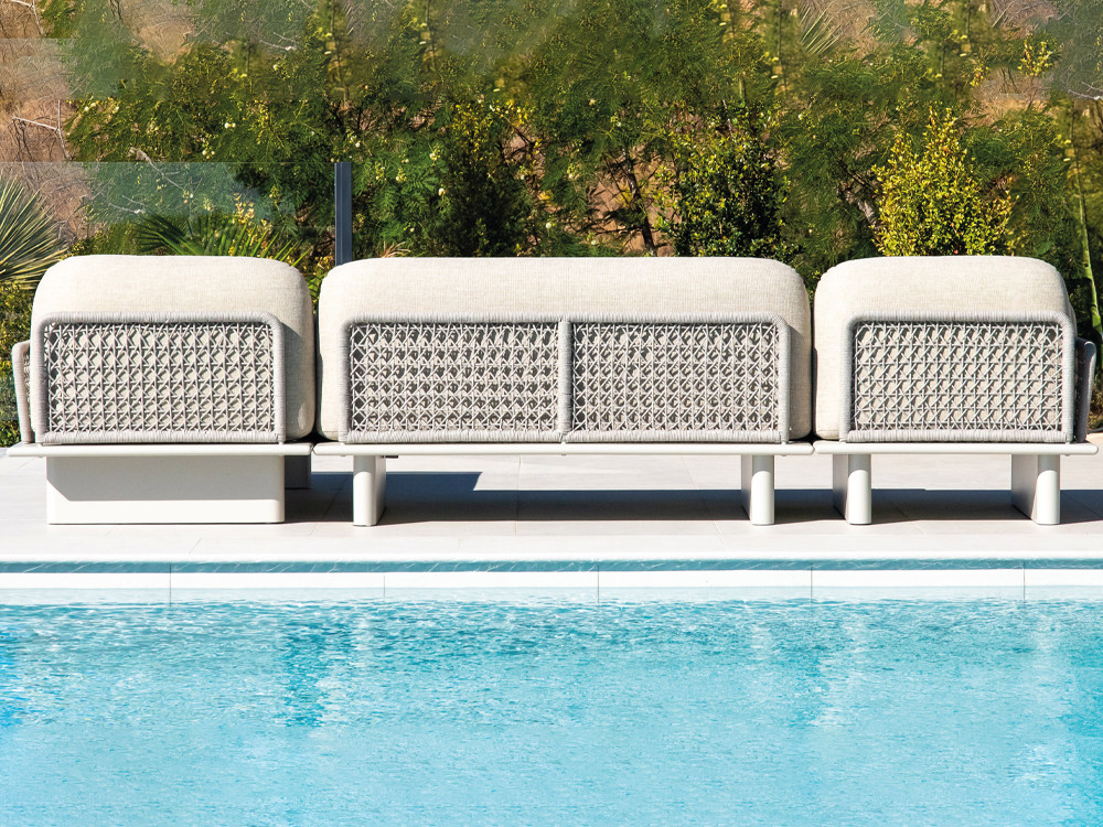 Compuesto por sofá con chaiselongue y mesa de centro Blossom de Majestic Garden