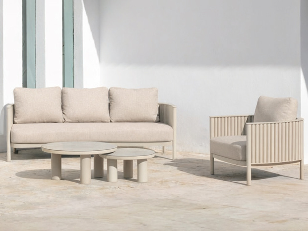 Compuesto por sofá, dos sillones y dos mesas de centro Mónaco de Majestic Garden