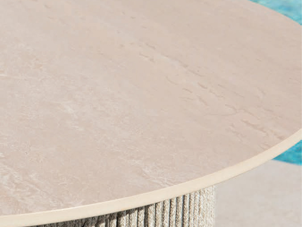 Detalle de la mesa de centro Mitre de Majestic Garden