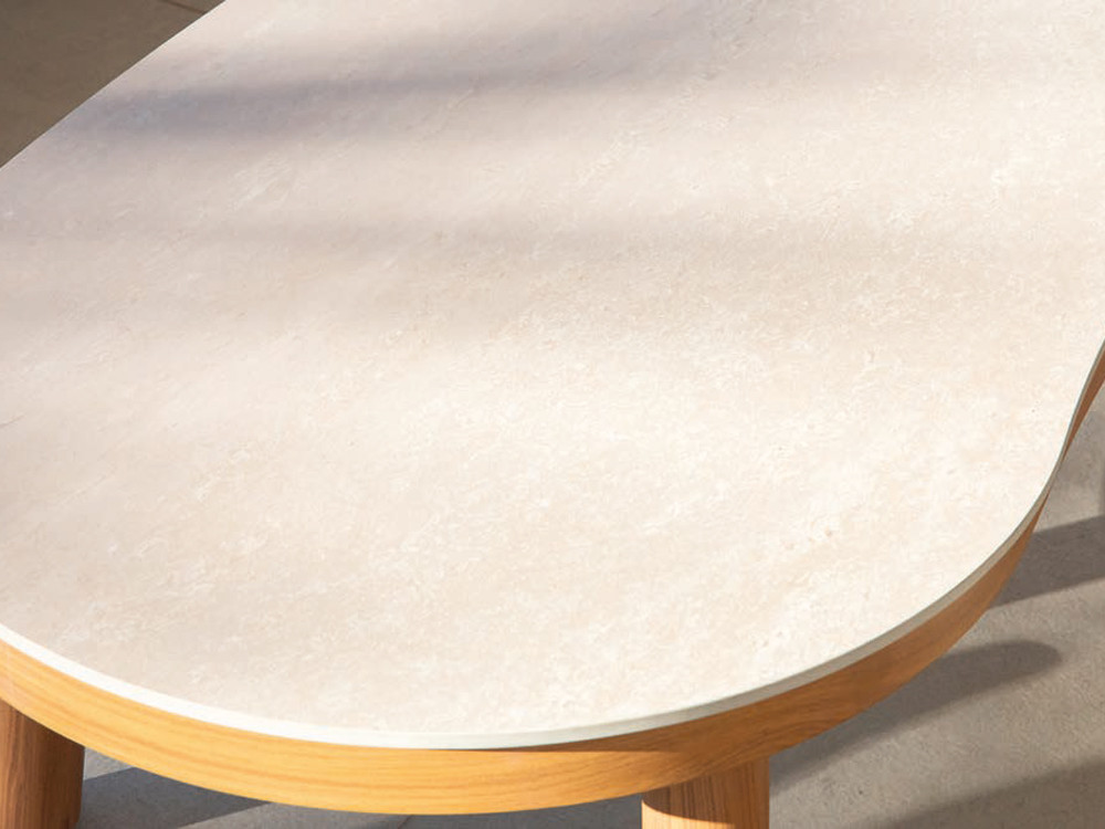 Detalle del sobre porcelánico de la mesa Cuzco de Majestic Garden