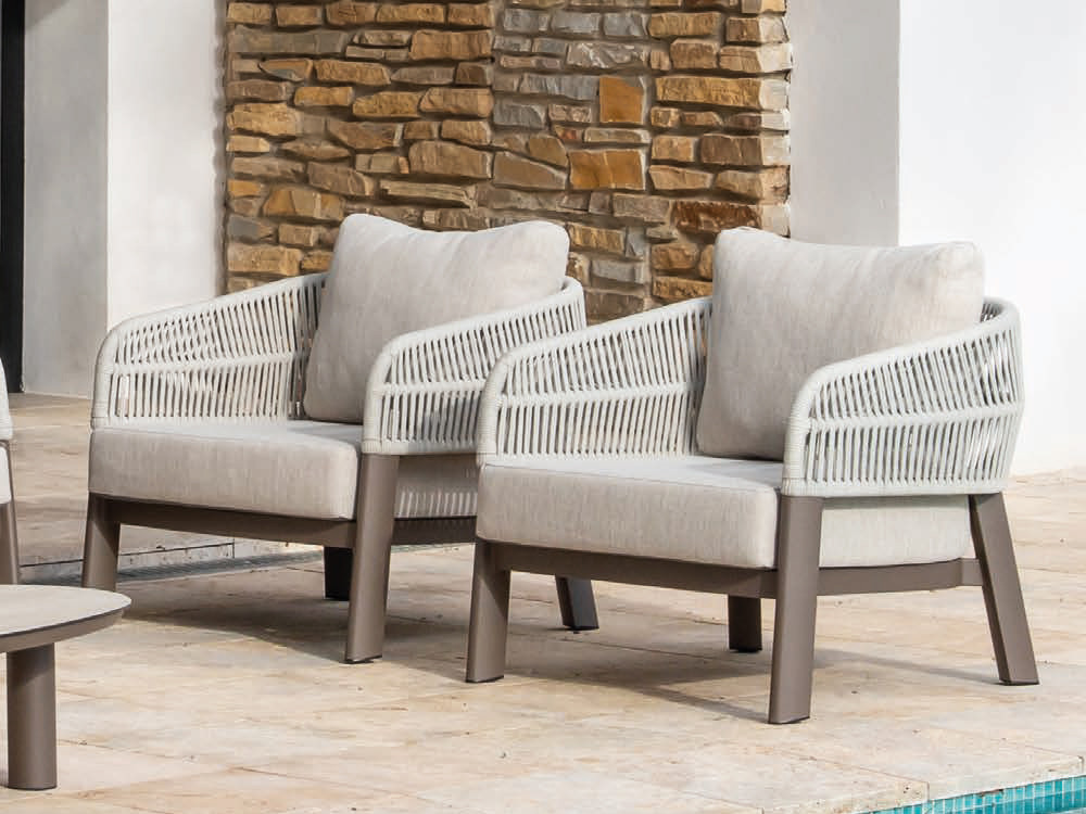 Compuesto por sofá, dos sillones y mesa de centro Caracas de Majestic Garden