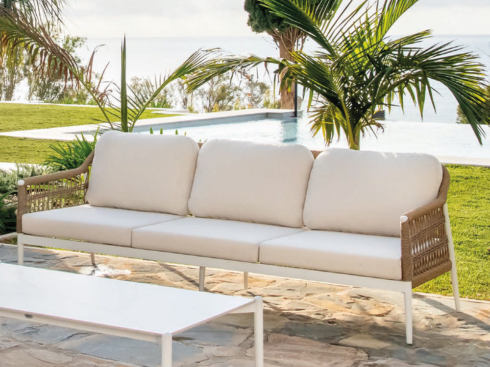 Compuesto por sofá, dos sillones y mesa de centro Bantú de Majestic Garden