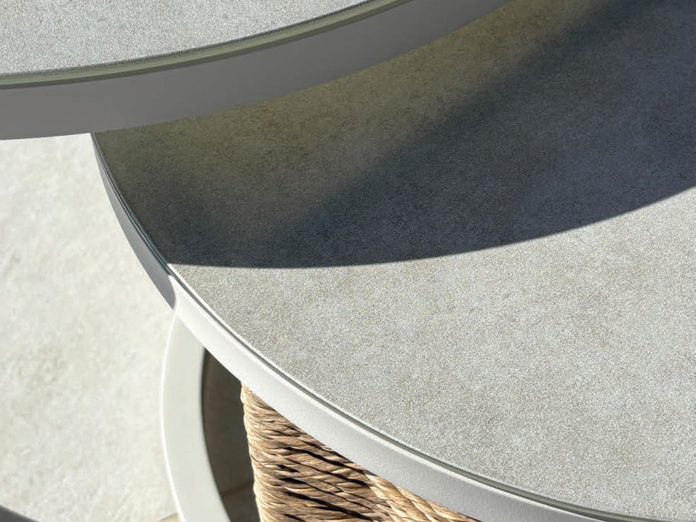 Detalle del sobre de las mesas Sena de Majestic Garden