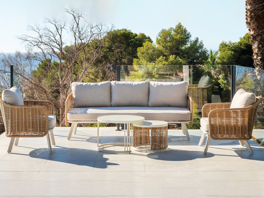 Compuesto por sofá, dos sillones y mesa de centro Sena de Majestic Garden