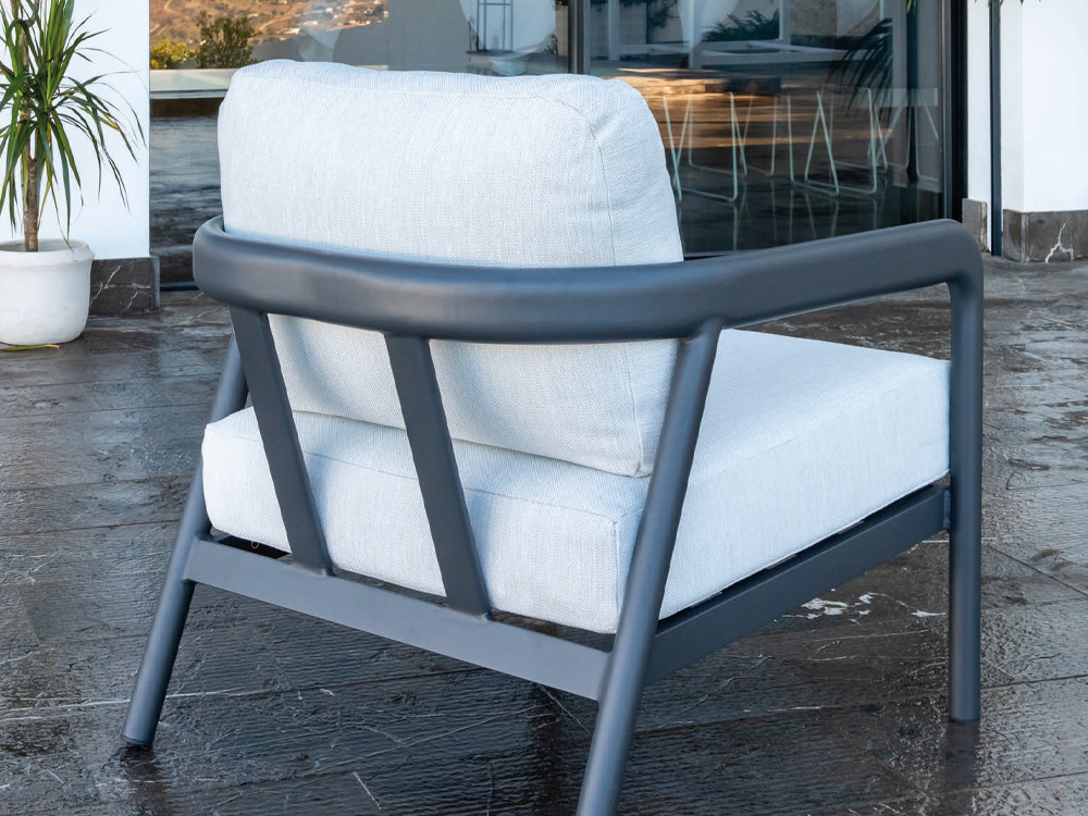 Compuesto por sofá, dos sillones y mesa de centro Balcarce de Majestic Garden