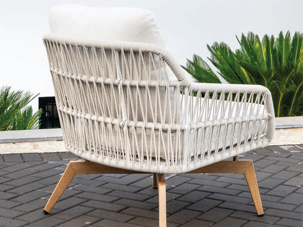 Compuesto por sofá, dos sillones y mesa de centro Malvinas de Majestic Garden