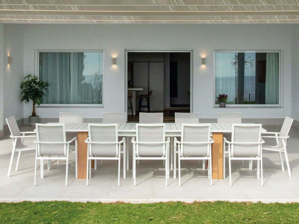 Mesa de aluminio con sobre en color crema y patas imitación madera Arias de Majestic Garden