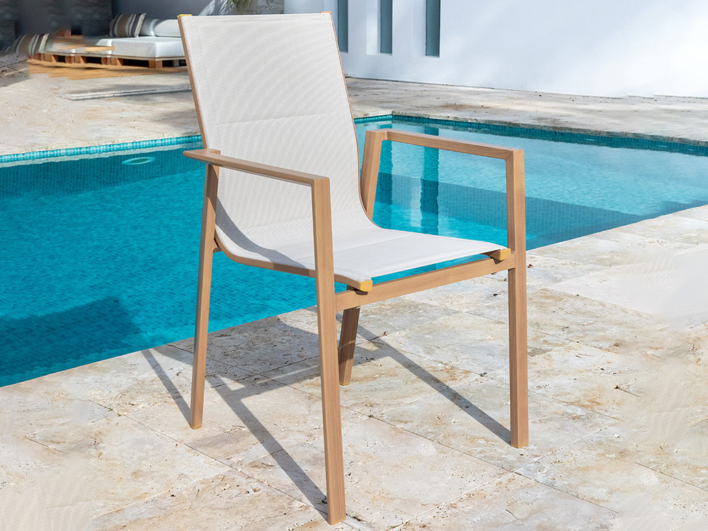 Silla de aluminio en acabado imitación madera con asiento en textilene acolchado Male de Majestic Garden