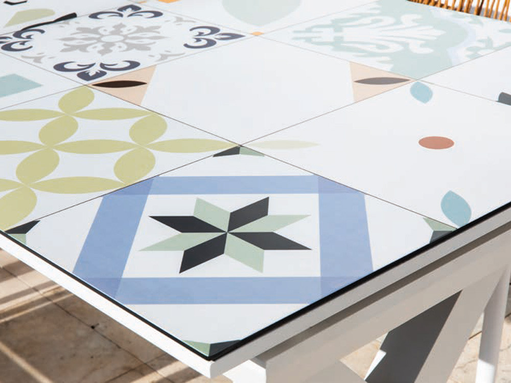 Detalle de la mesa extensible Mosaica de Majestic Garden