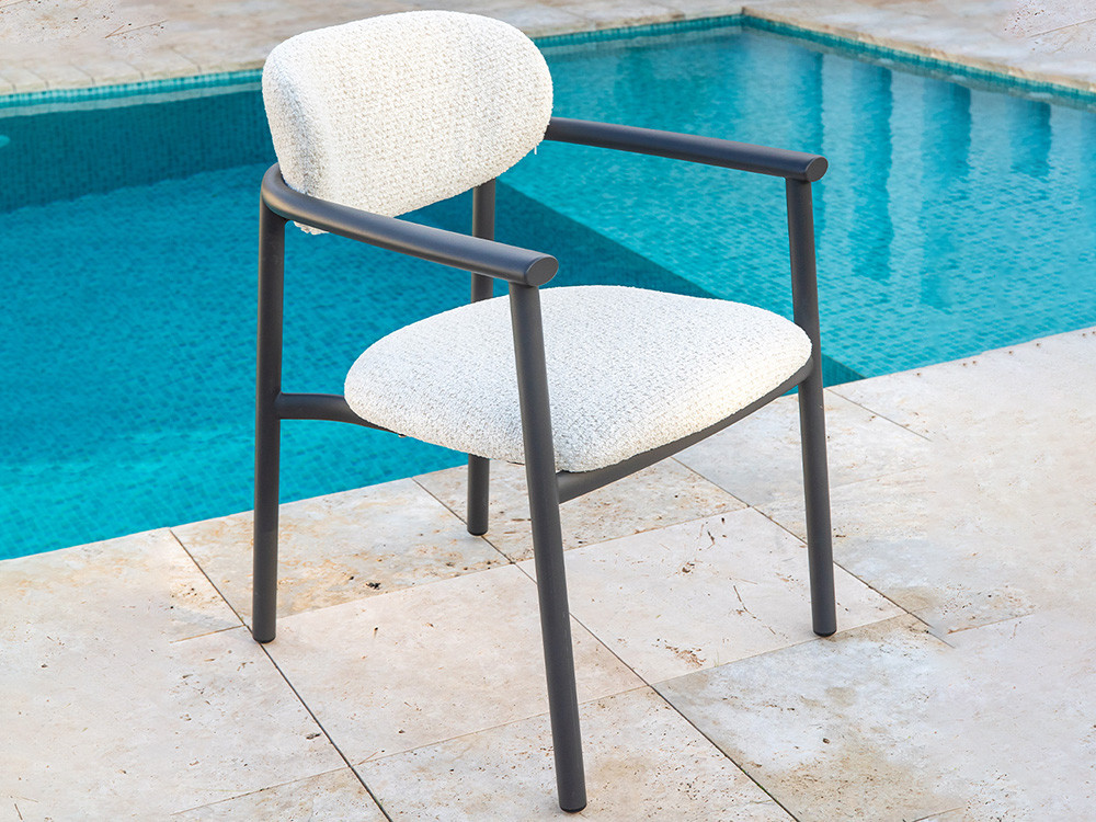 Cojinería tapizada en tejido Teddy crudo de Majestic Garden