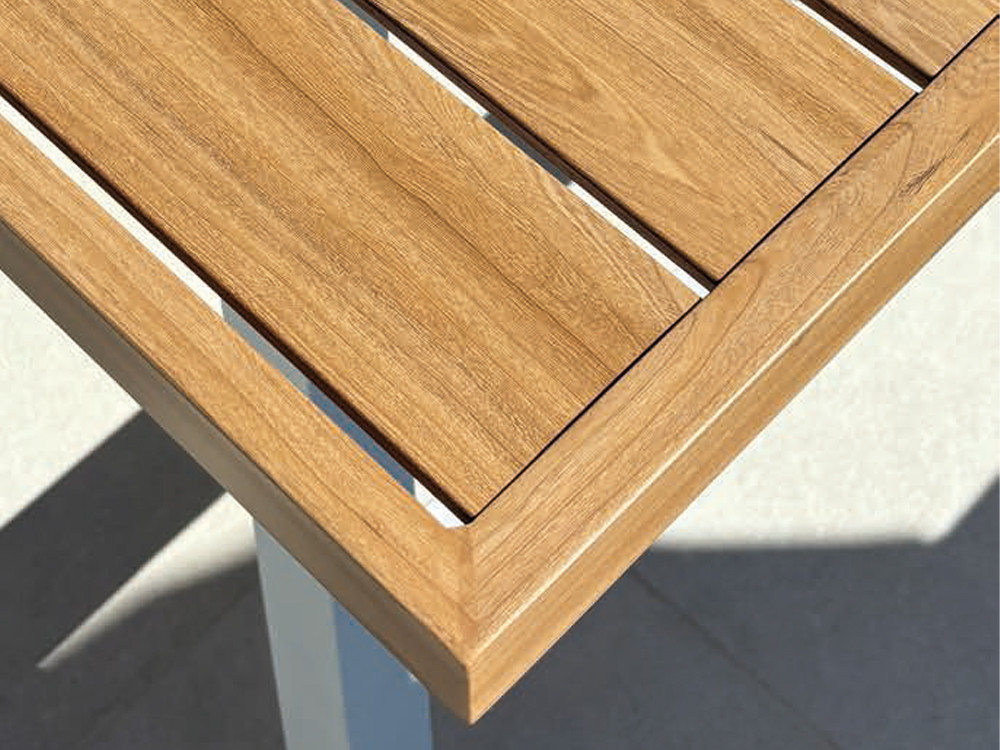 Detalle del sobre de aluminio imitación madera Misisipi de Majestic Garden