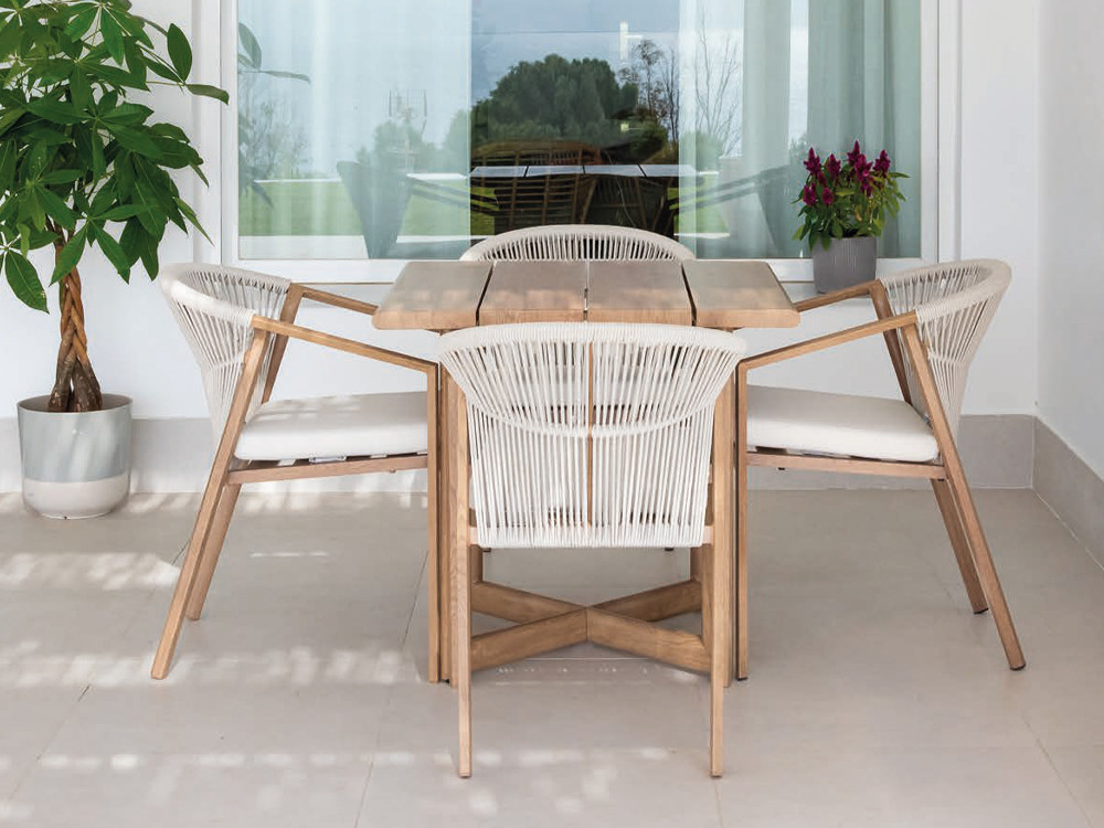 Combina la mesa Bambari con otras piezas de la colección de terraza y jardín Majestic Garden