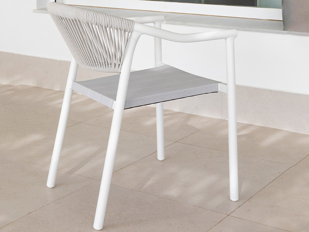 Puedes elegir entre los dos acabados de la silla Nara de Majestic Garden