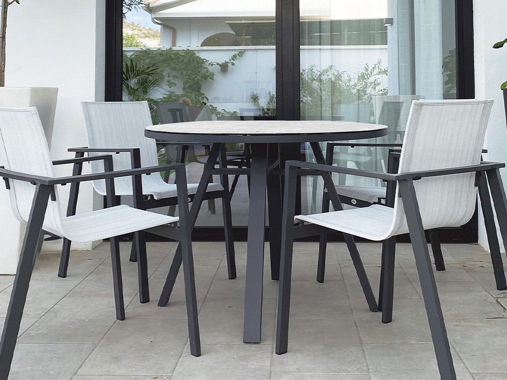 Escoge el acabado de la mesa Kivu en blanco o antracita, Majestic Garden