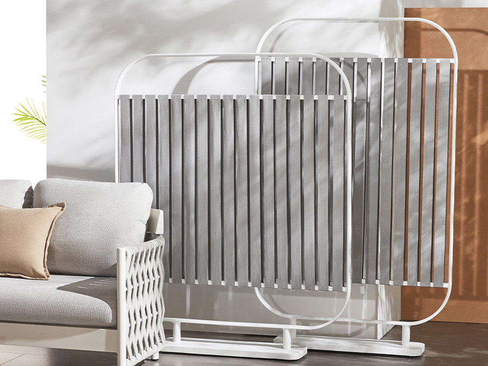 Con estructura de aluminio blanco, paneles Nala de Majestic Garden