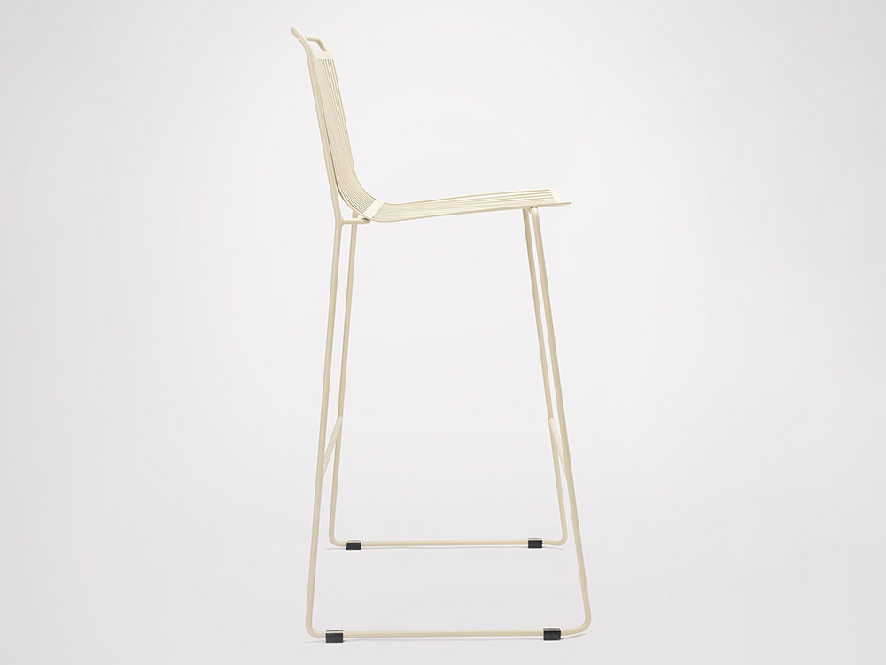 Alo Outdoor de acero pintado epoxy, taburete para terraza o jardín