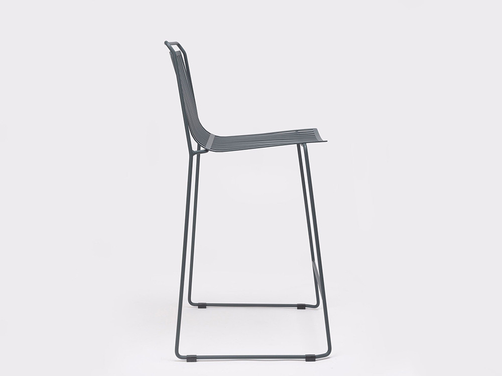 Escoge entre las dos medidas de taburete para cocina o taburete para terraza o jardín