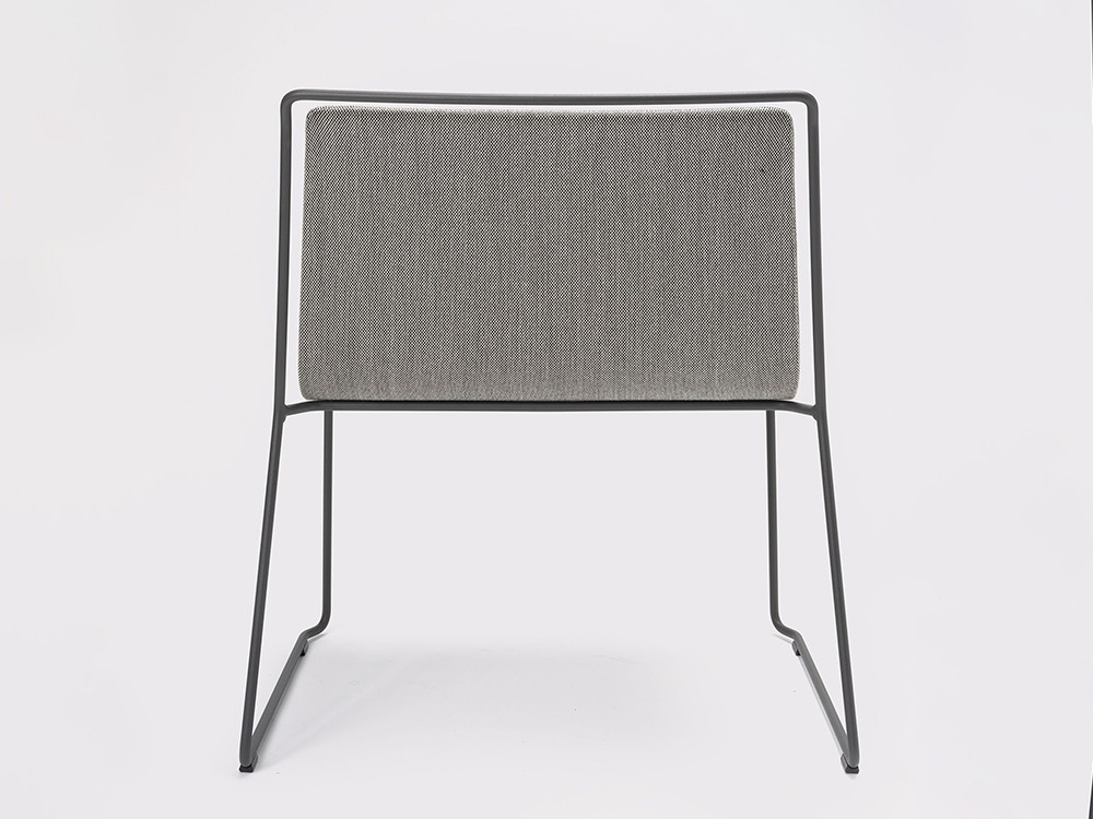 La silla apilable Alo Lounge de Ondarreta se puede personalizar y adaptarlo a tu hogar