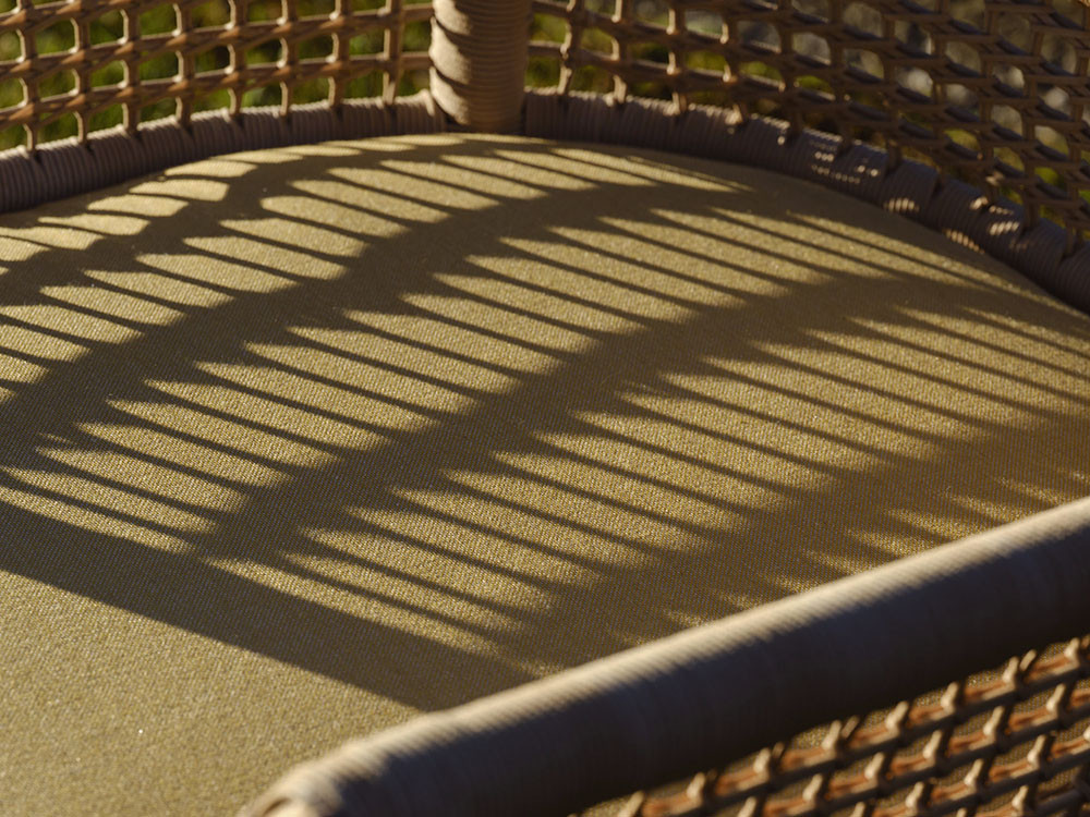 Detalle del asiento tapizado en tejidos adecuados para exterior Escala de Point
