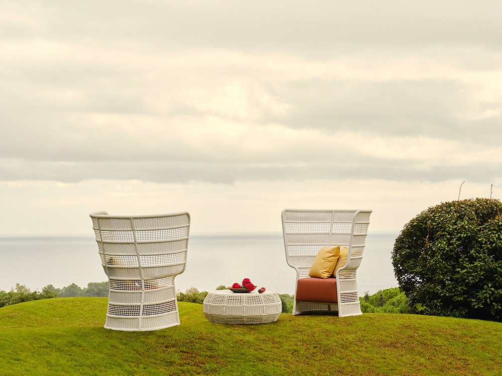 Sillón de respaldo alto para terraza o jardín Escala de Point de fibra trenzada