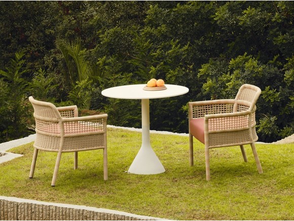 Silla de comedor de fibra Shintotex realizado a mano Escala de Point