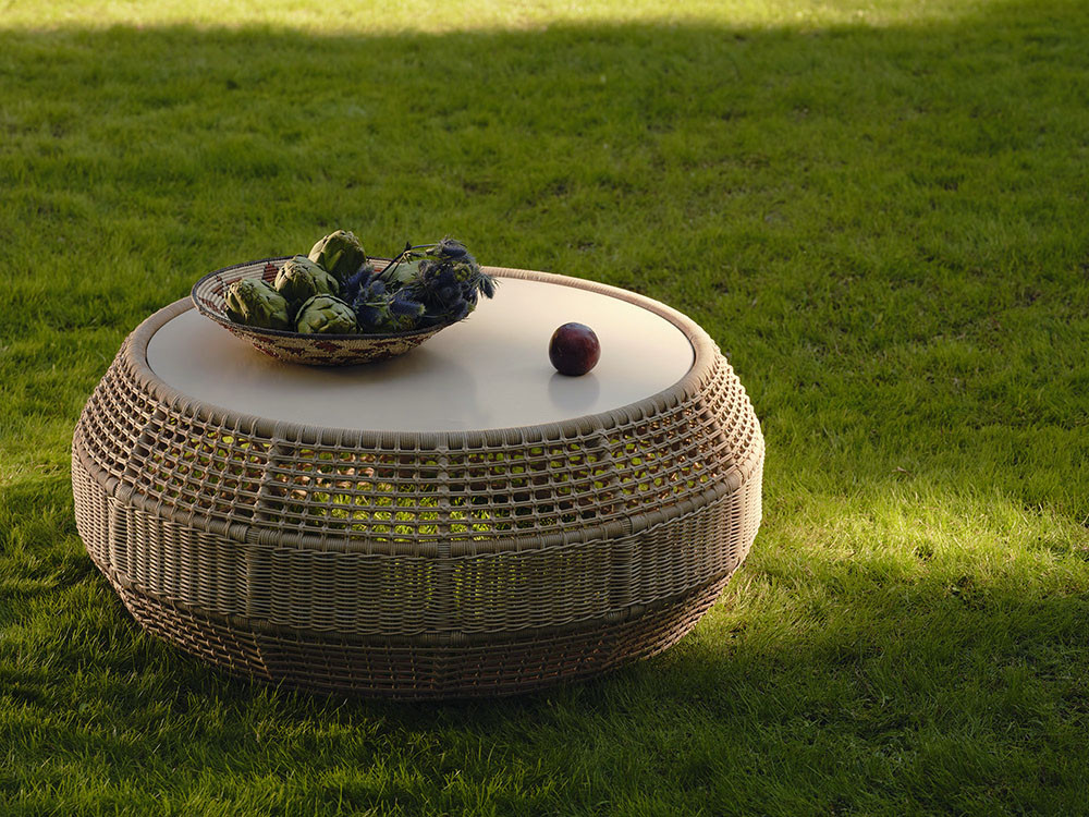 Mesa de centro para terraza o jardín Escala de Point de fibra trenzada con sobre HPL o Porcelánico