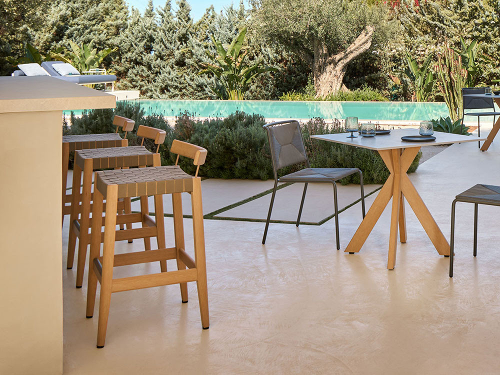 Kubik taburete para exterior de Point fabricado en techteak