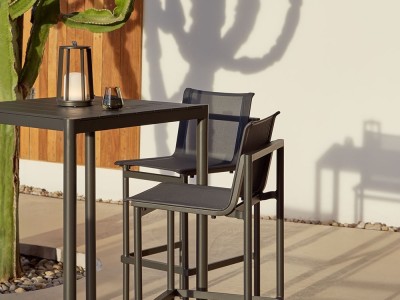 Mesa alta para terraza o jardín personalizable de Point Origin