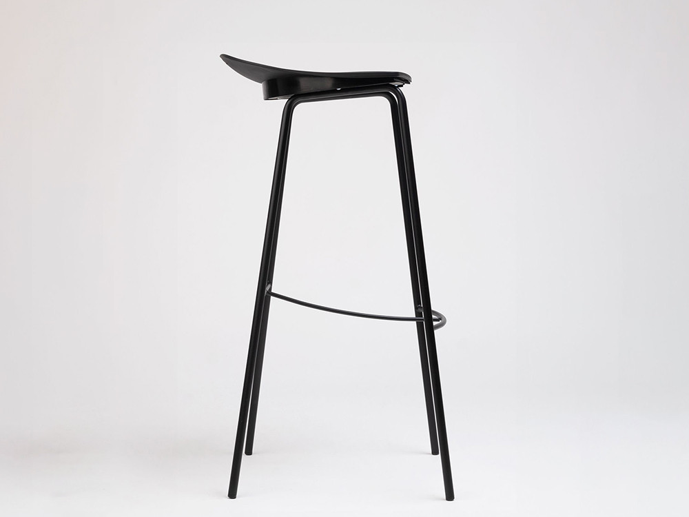 Ant taburete de cocina personalizable en acabados de Ondarreta