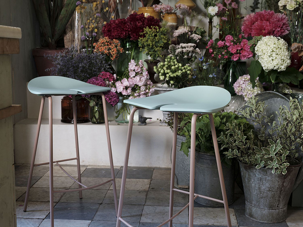 Taburete de terraza y jardín Ant Ondarreta disponible en tres medidas