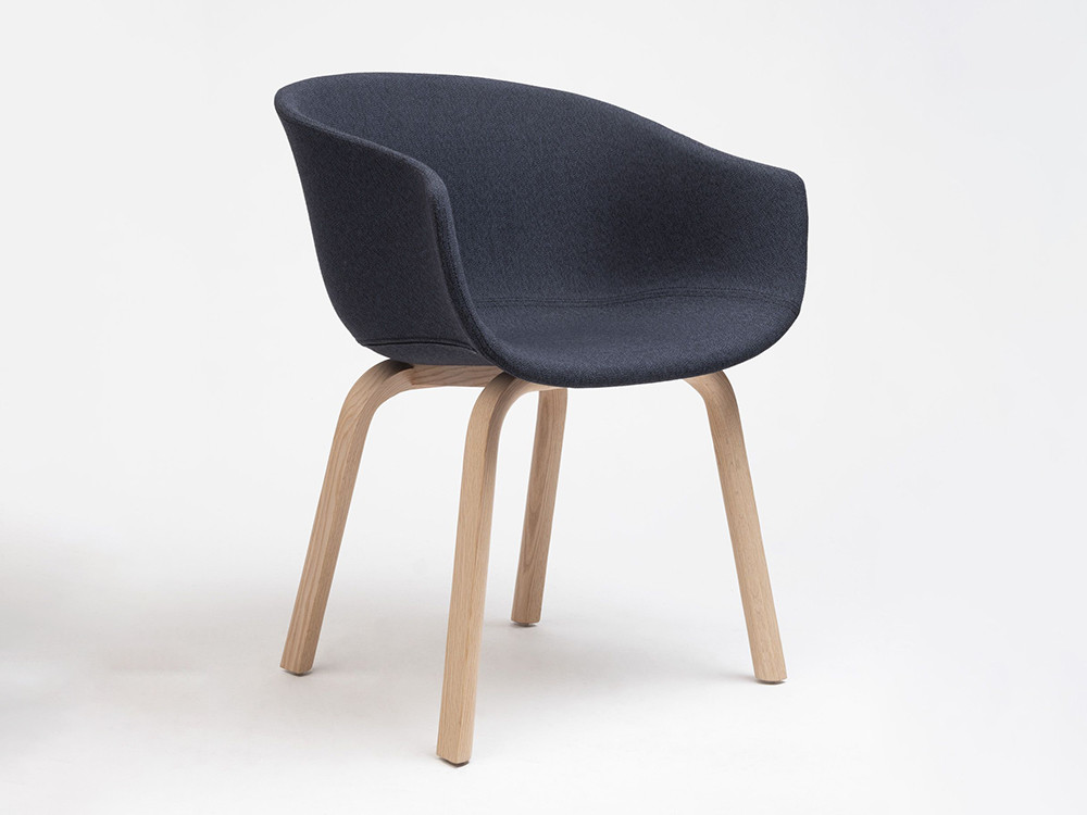 Silla Bai personalizable en tapizados y tintes de Ondarreta